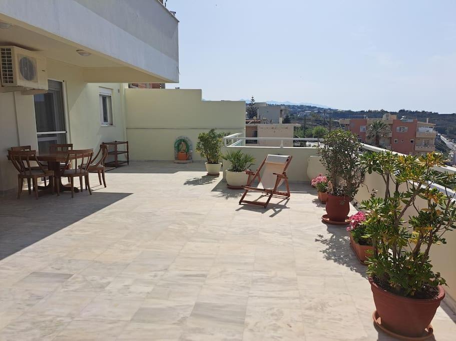 Seaview Flora'S Luxury Apartment-300Meters From The Beach Rethymno Exteriör bild